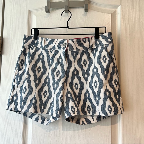 Isaac Mizrahi Pants - Isaac Mizrahi White and Blue Bermudas with Geometric Design